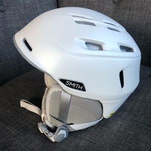 Like New Smith Women’s/Kids Ski Helmet Size Small
